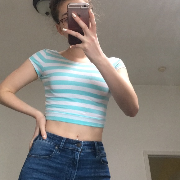 Hollister Bow-Back Striped Crop Top - Picture 2 of 5